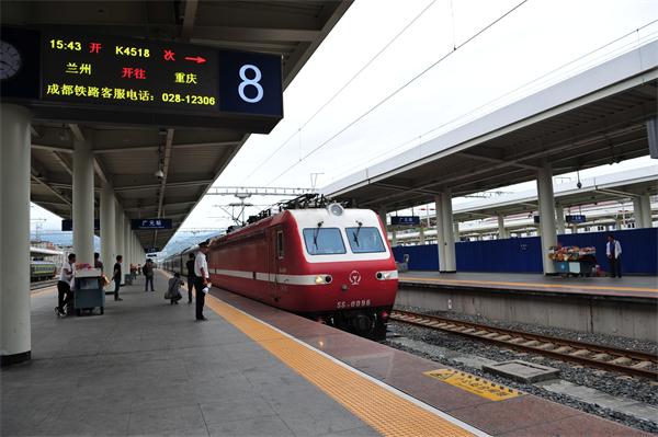成都,重庆至兰州铁路旅行时间为12小时,13小时,各压缩95小时,7小时